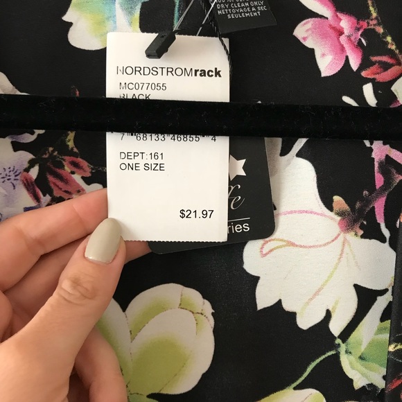 New with tags floral kimono - Picture 2 of 2